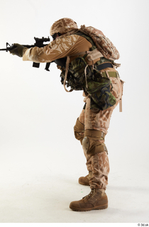 Photos Robert Watson Army Czech Paratrooper Poses aiming gun crouching standing 0009.jpg
